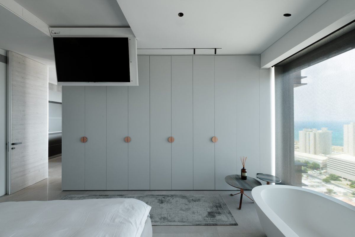 White City Apartment עיצוב תאורה בחדר השינה בדירה על ידי קמחי תאורה